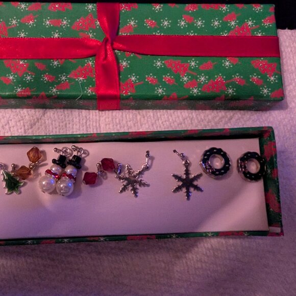 AVON 7pc Holiday Earring Set NEW in the box - Picture 8 of 8